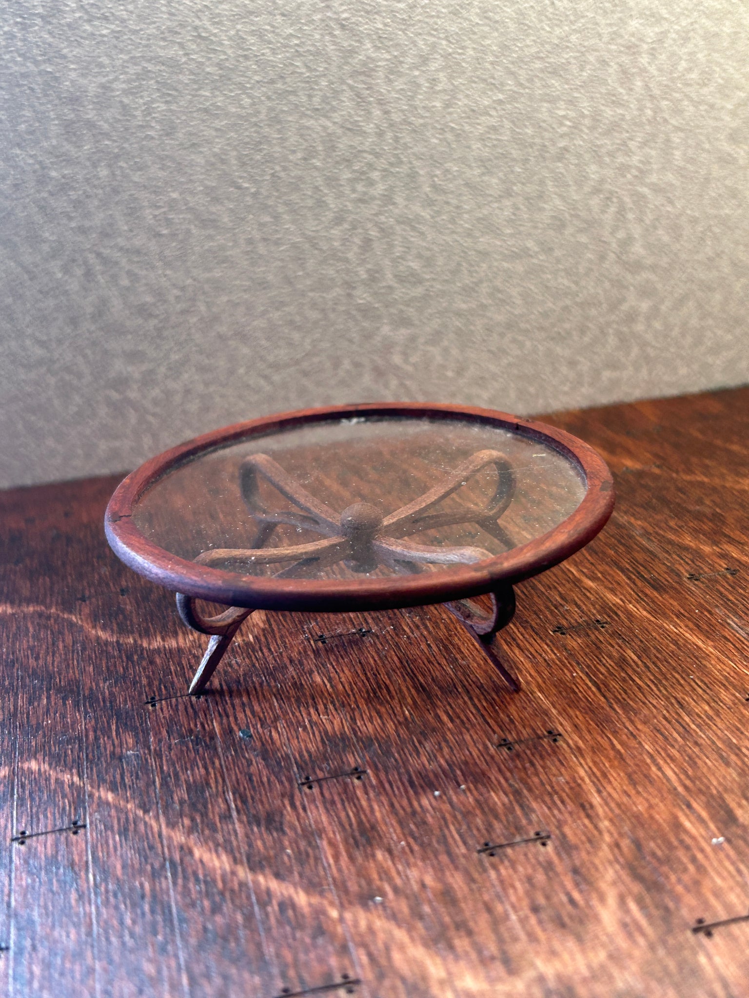 Bow coffee table