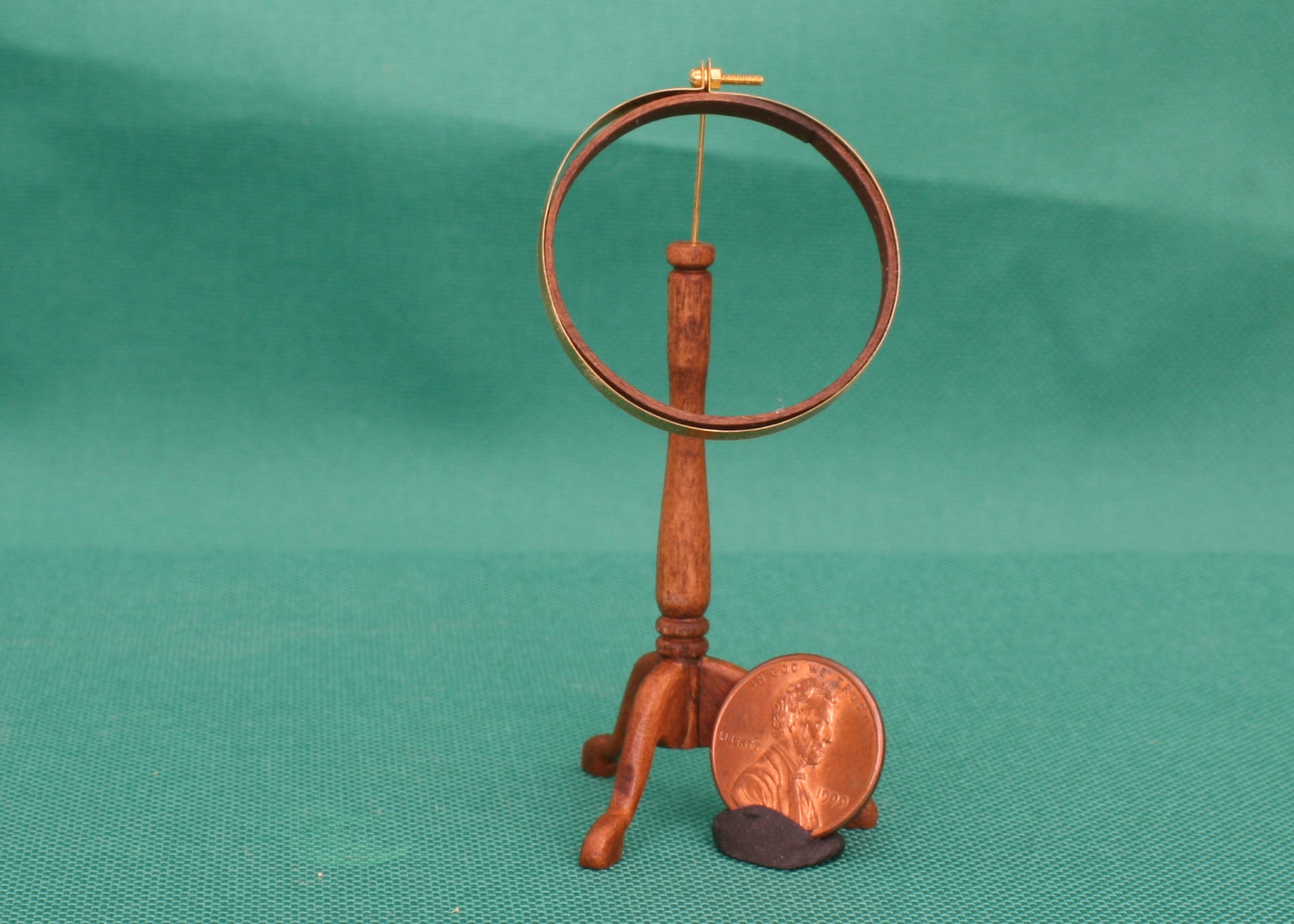 Needlework Queen Anne Large Standing Hoop